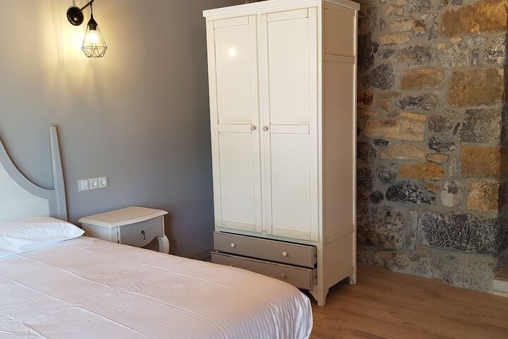 Room 2 of 44