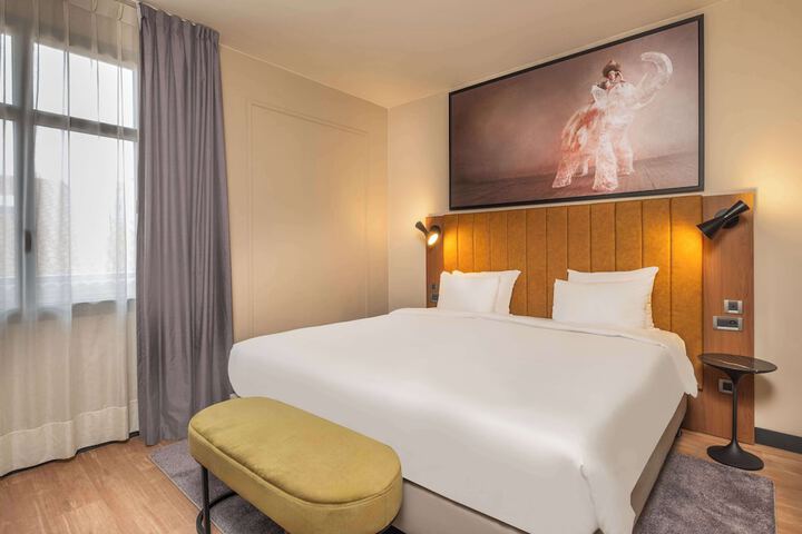 Room 34 of 106