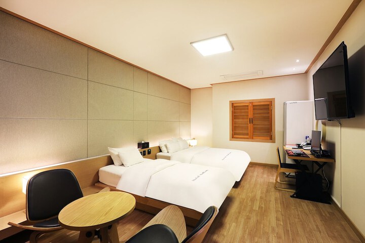 Room 25 of 90