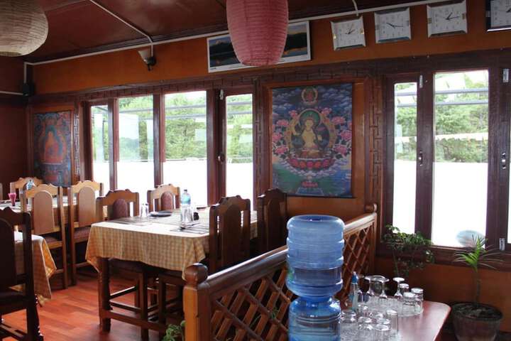 Dining 18 of 42
