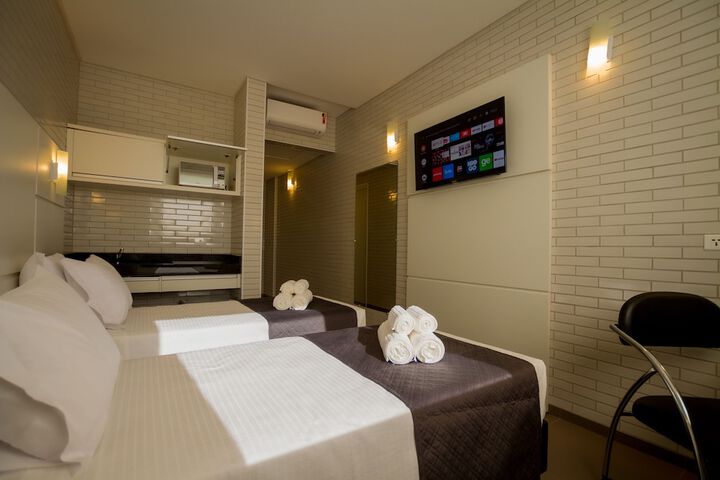Room 10 of 21