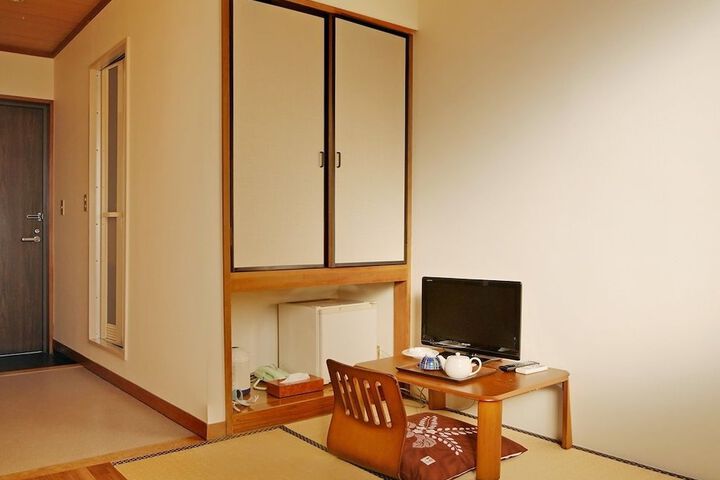 Room 9 of 27