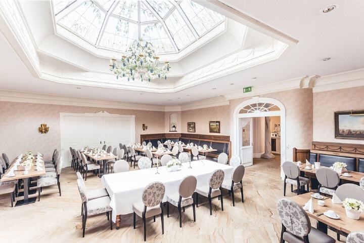 Ballroom/Hall 48 of 79