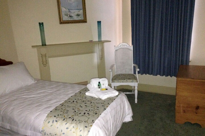 Room 3 of 33