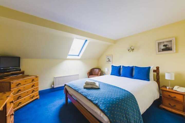 Room 3 of 32