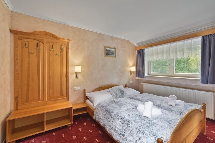 Room 8 of 149