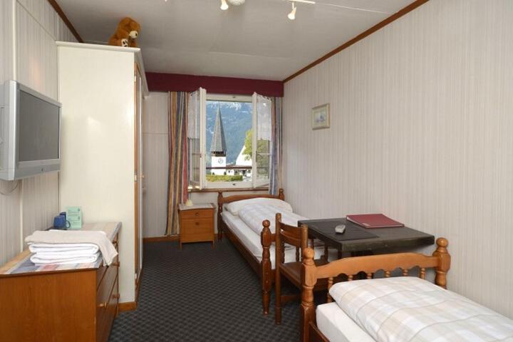 Room 9 of 42