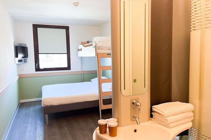 Room 10 of 40
