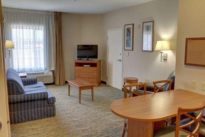 1 Queen Bed Studio Suite (1 of 19)