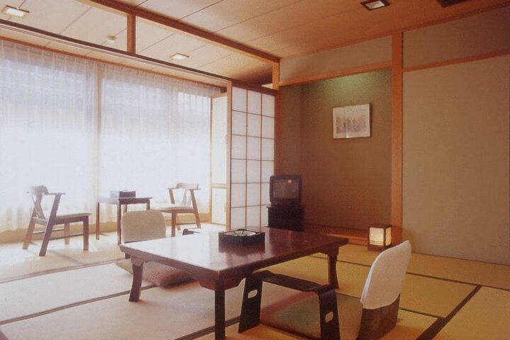 Room 8 of 27