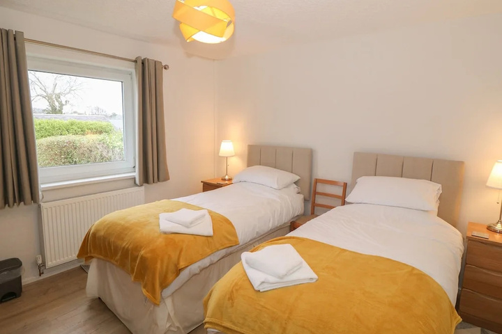 Room 4 of 15