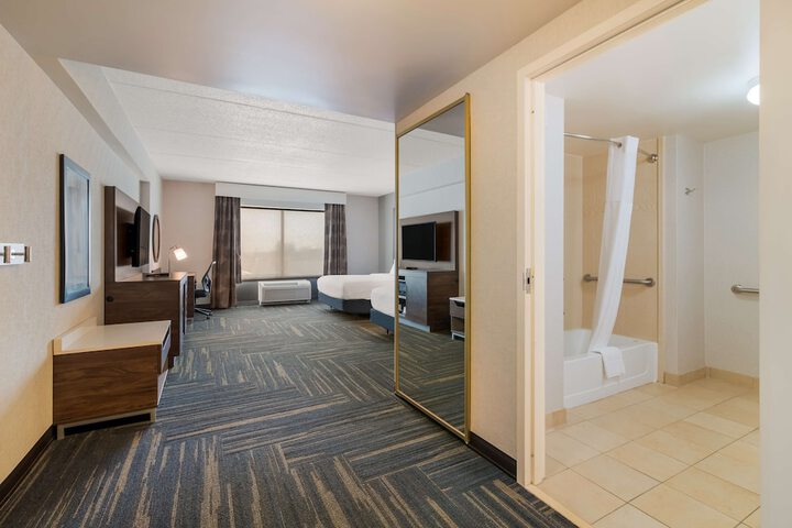 2 Queen Beds (5 of 13)