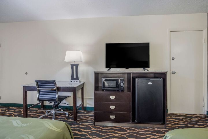 2 Double Beds (2 of 10)
