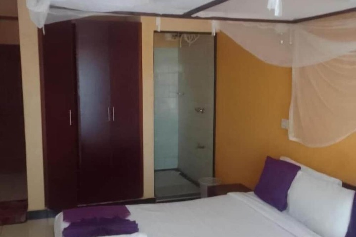 Room 10 of 34