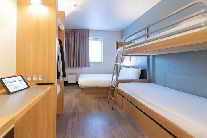 Room 12 of 48