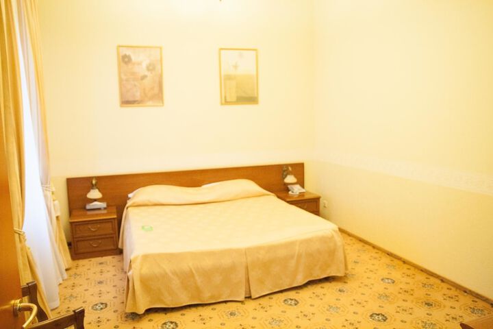 Room 14 of 105