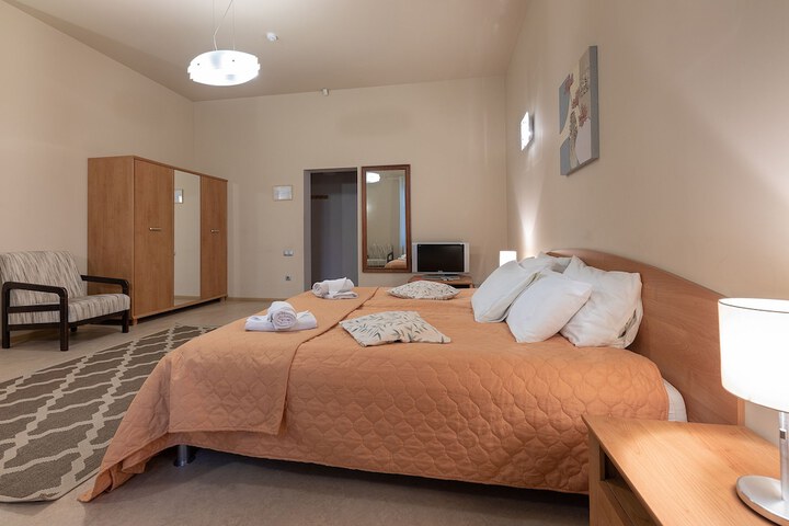 Room 5 of 40
