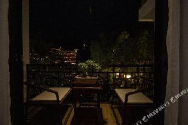 Lishui Renjia River scenery Inn