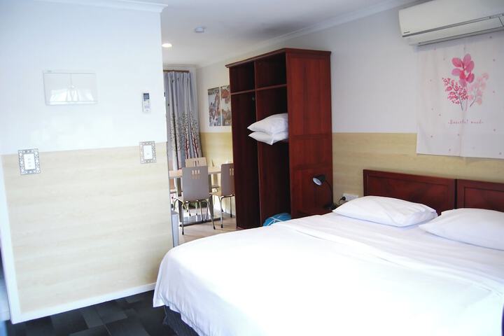 Room 3 of 21