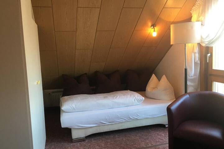 Room 32 of 66