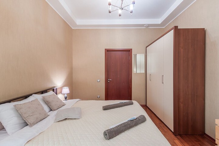 Room 10 of 16