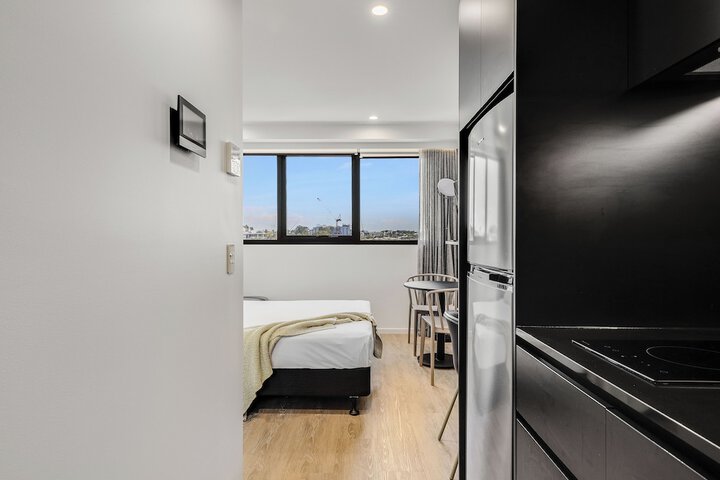 Room 5 of 82