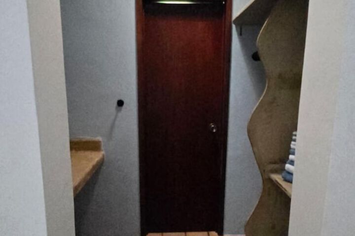 Room 102 of 160