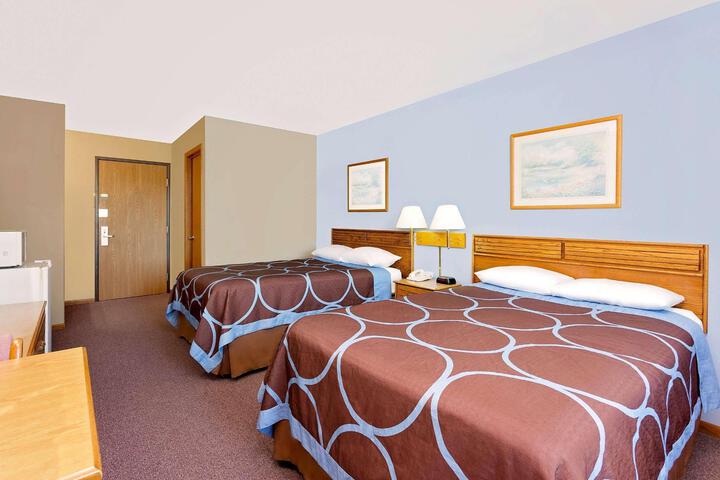 1 King Bed (3 of 17)