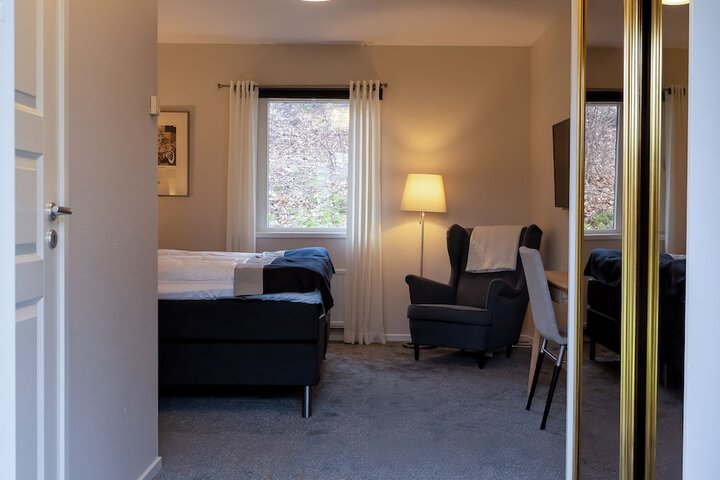 Room 8 of 28