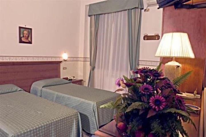 Room 3 of 22