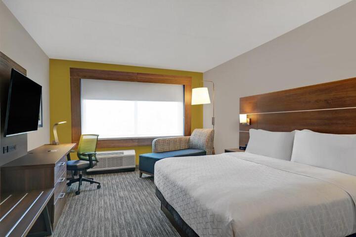 2 Queen Beds (7 of 11)