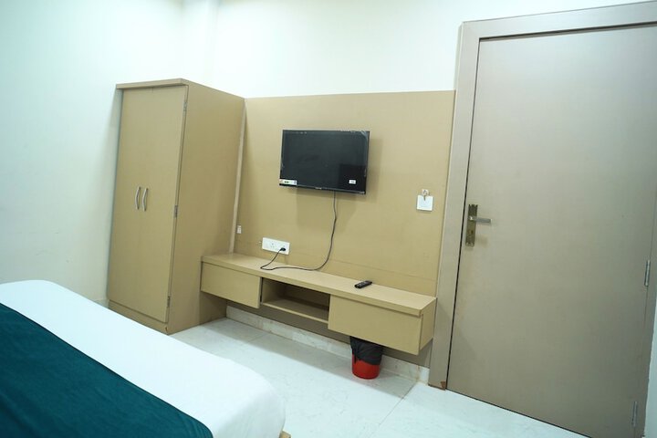 Room 10 of 24
