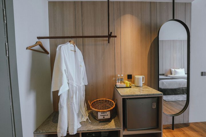 Room 4 of 33