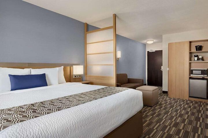 1 King Bed (11 of 14)