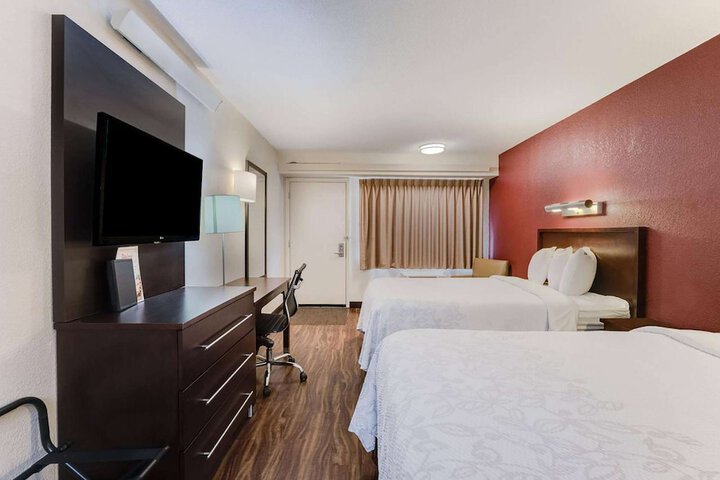 2 Double Beds (4 of 7)