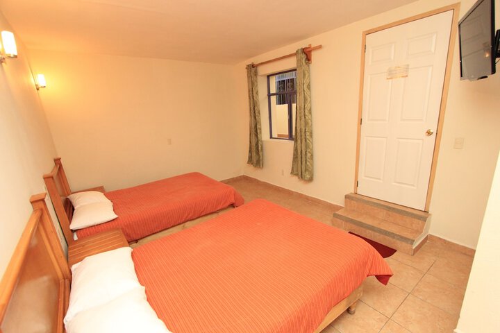 Room 7 of 32