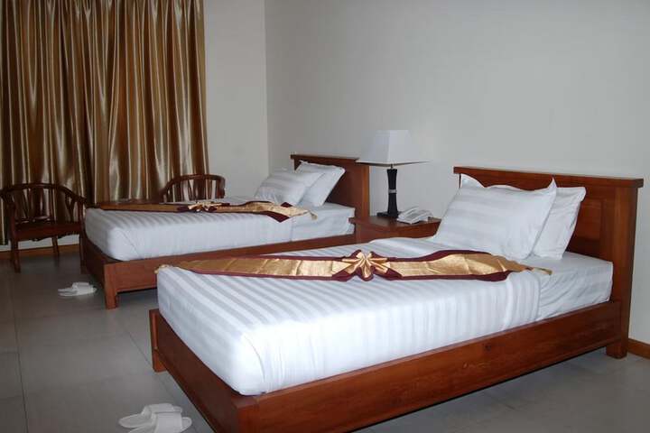 Room 9 of 28