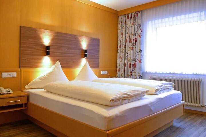 Room 7 of 42