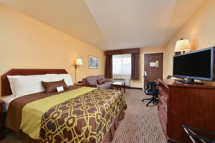 1 Queen Bed (7 of 13)