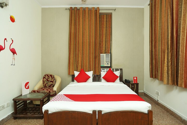 Room 8 of 20