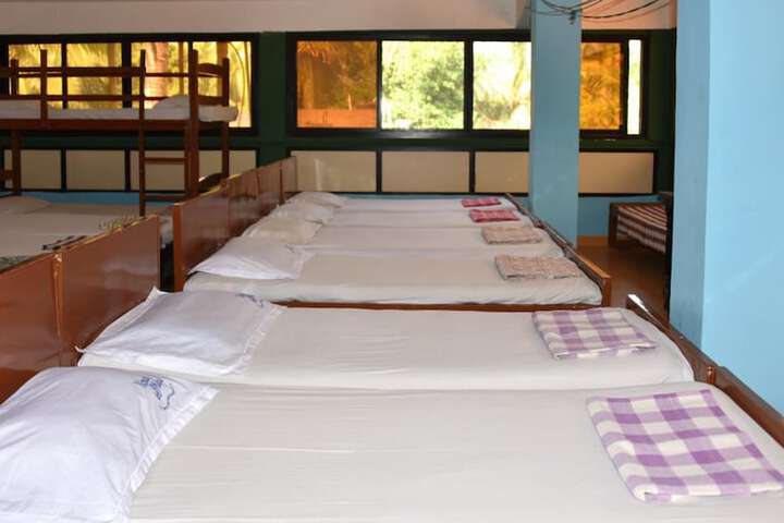 Room 32 of 65