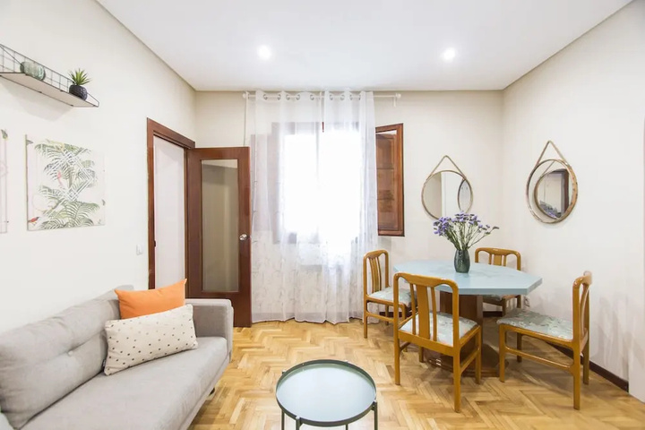 Room 4 of 16