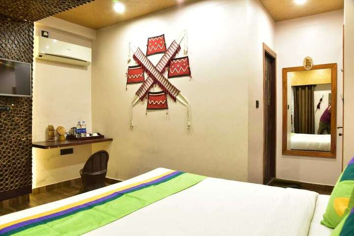 Room 11 of 20