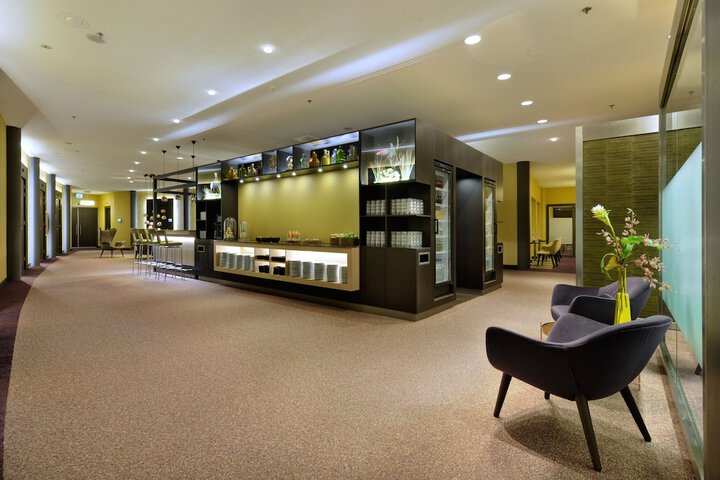 Business Center 41 of 46