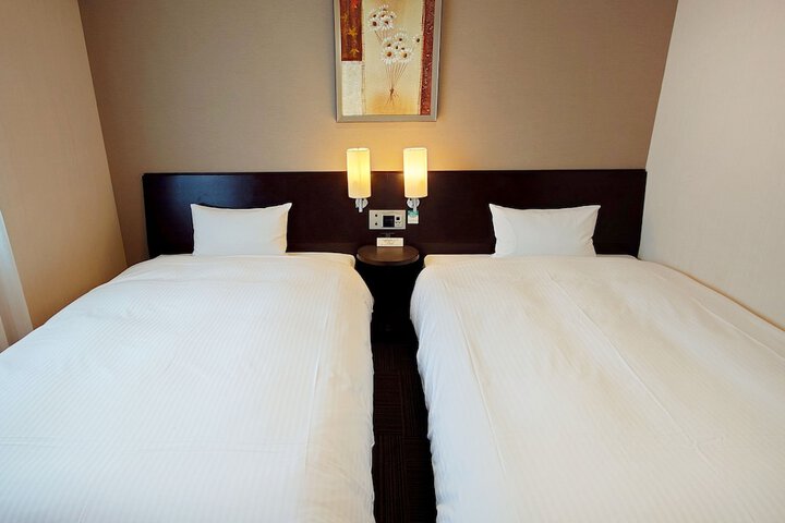 Room 4 of 32