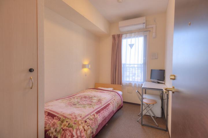 Room 12 of 38