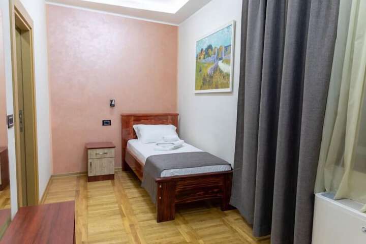 Room 10 of 66