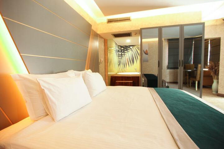 Room 48 of 106