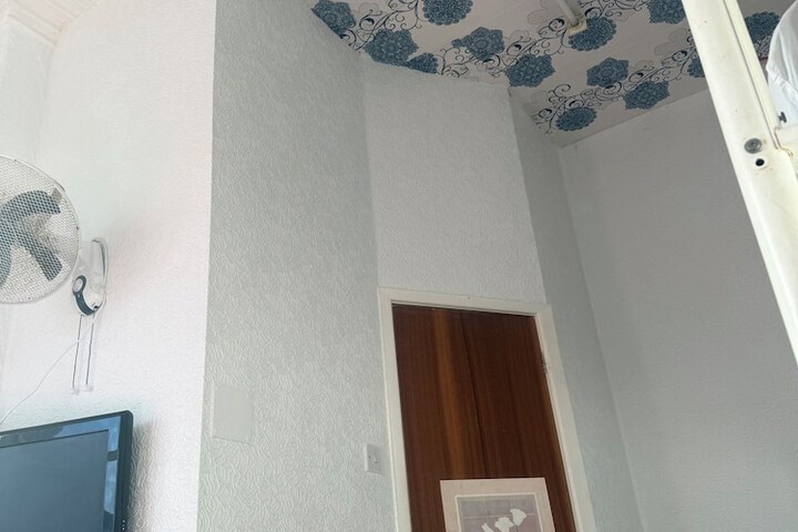 Room 17 of 43