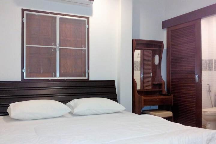 Room 6 of 28